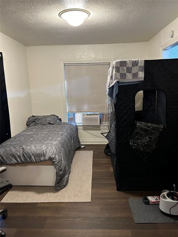 912 Ritchey Street, Gainesville, TX 76240