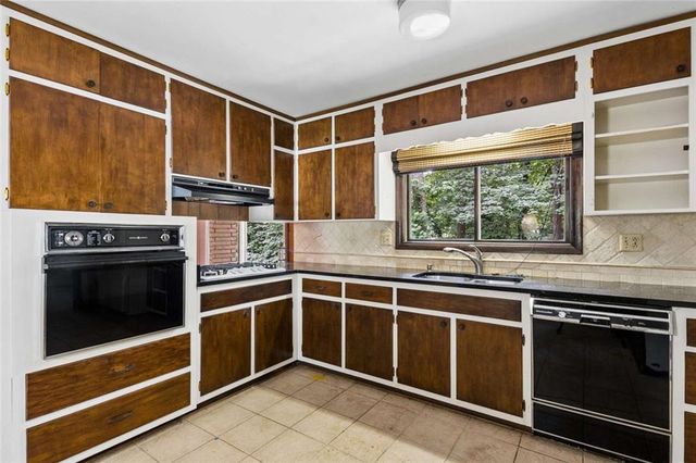 165 W Spalding Drive, Atlanta, GA 30328