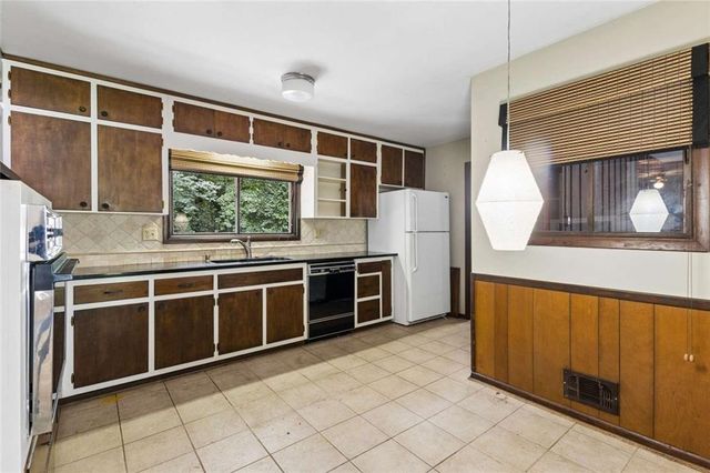 165 W Spalding Drive, Atlanta, GA 30328