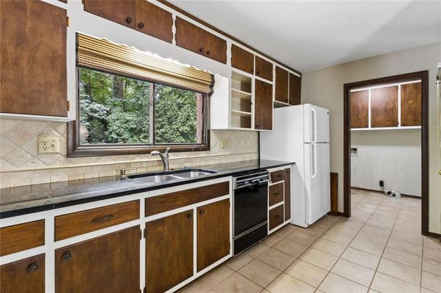 165 W Spalding Drive, Atlanta, GA 30328