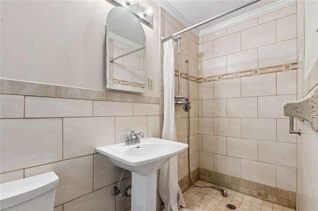 165 W Spalding Drive, Atlanta, GA 30328