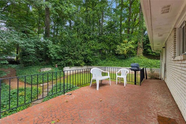 165 W Spalding Drive, Atlanta, GA 30328