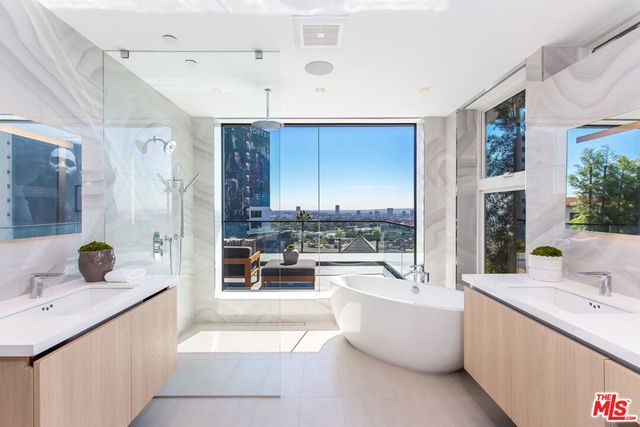 1413 Queens Road, Los Angeles, CA 90069