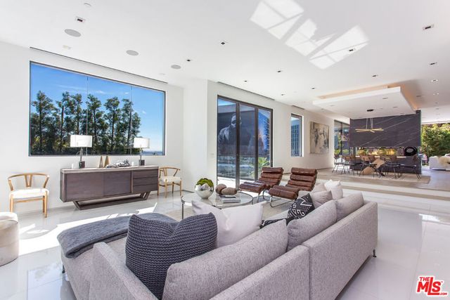 1413 Queens Road, Los Angeles, CA 90069