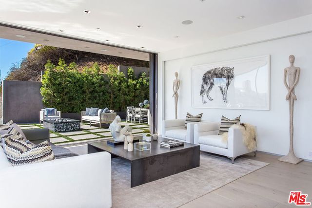 1413 Queens Road, Los Angeles, CA 90069