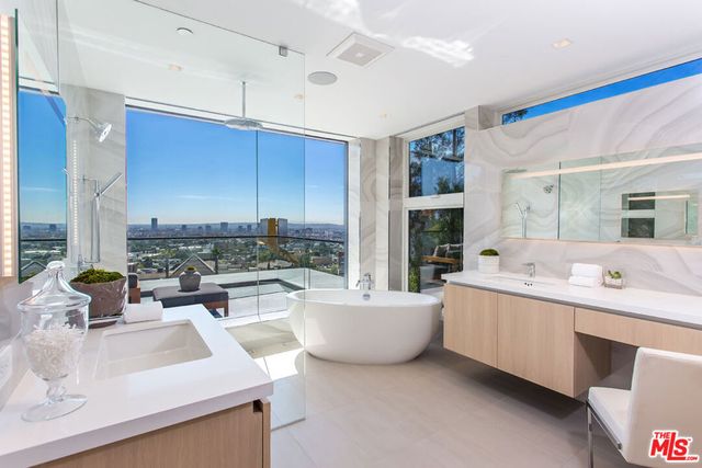 1413 Queens Road, Los Angeles, CA 90069
