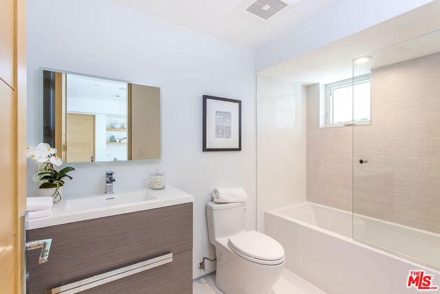 1413 Queens Road, Los Angeles, CA 90069