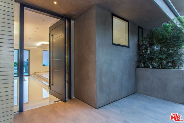 1413 Queens Road, Los Angeles, CA 90069