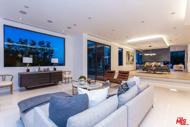 1413 Queens Road, Los Angeles, CA 90069