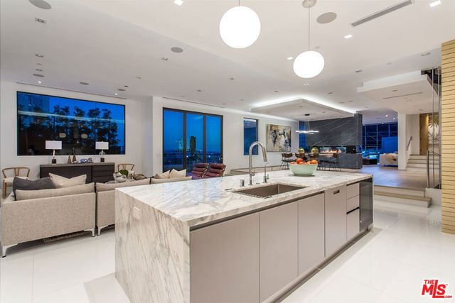 1413 Queens Road, Los Angeles, CA 90069