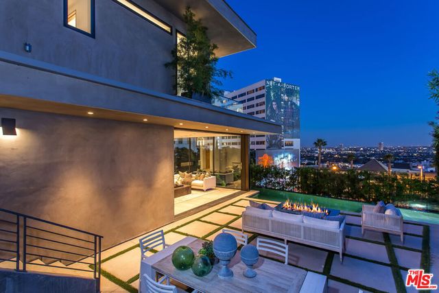 1413 Queens Road, Los Angeles, CA 90069