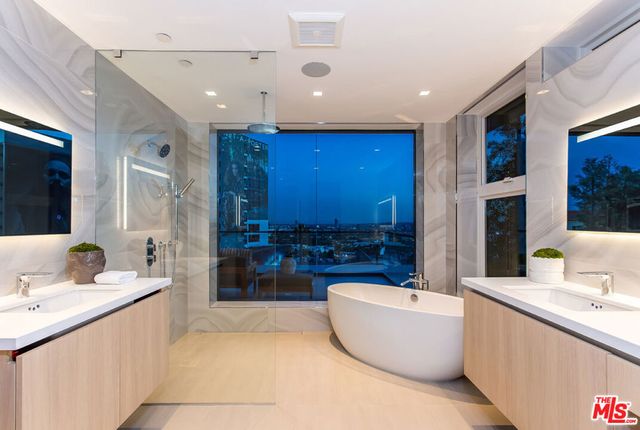 1413 Queens Road, Los Angeles, CA 90069