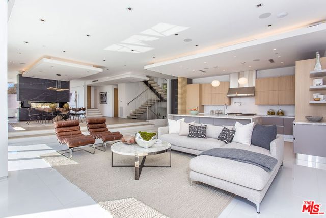 1413 Queens Road, Los Angeles, CA 90069