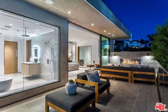 1413 Queens Road, Los Angeles, CA 90069
