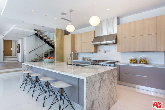 1413 Queens Road, Los Angeles, CA 90069