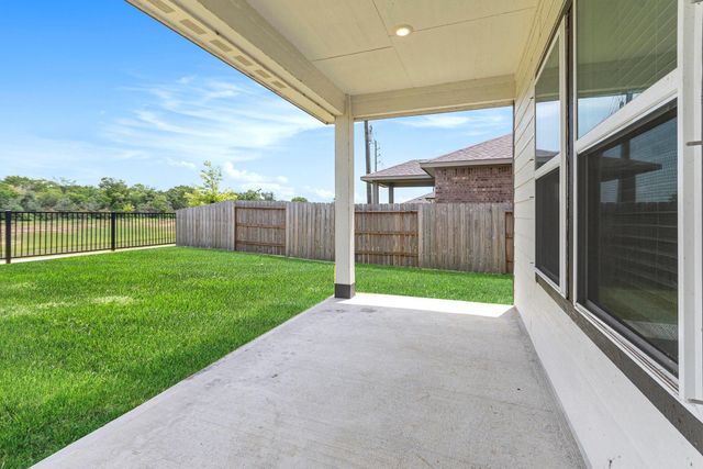 8606 Treetop Heights Drive, Baytown, TX 77523