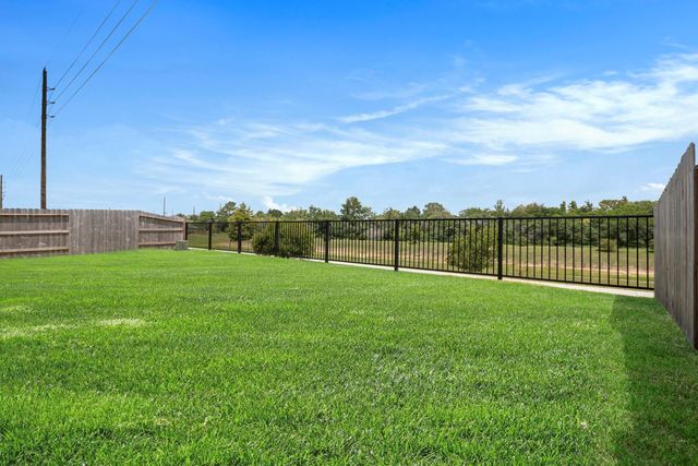 8606 Treetop Heights Drive, Baytown, TX 77523