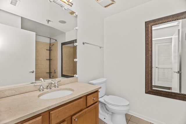 3232 N Halsted Street D812, Chicago, IL 60657