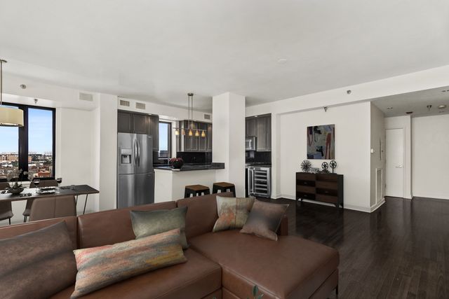 3232 N Halsted Street D812, Chicago, IL 60657