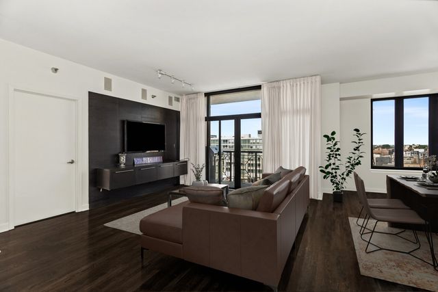 3232 N Halsted Street D812, Chicago, IL 60657