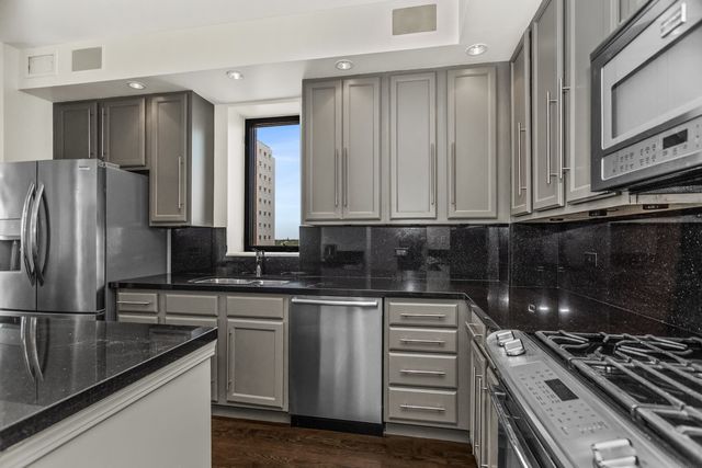 3232 N Halsted Street D812, Chicago, IL 60657