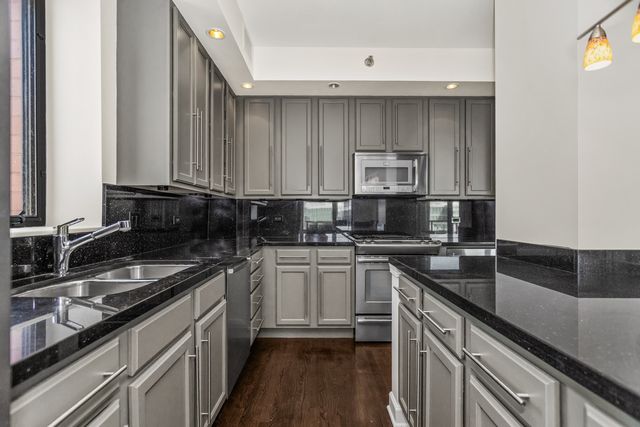 3232 N Halsted Street D812, Chicago, IL 60657
