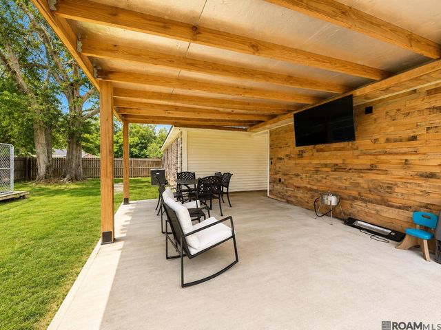 13056 Cypress Gold Dr, St Amant, LA 70774