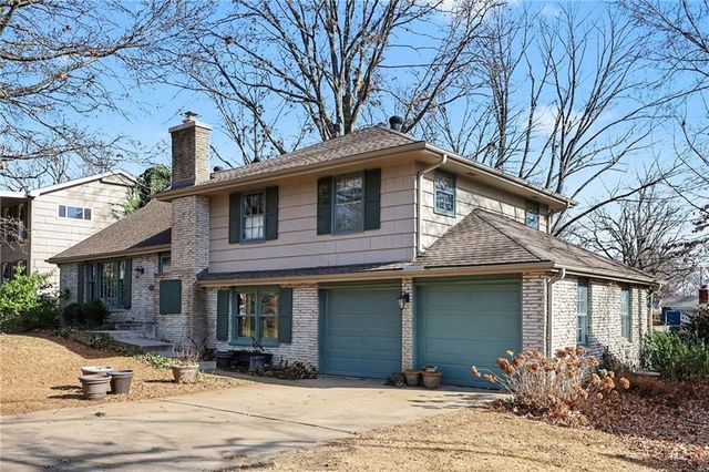 9451 Connell Drive, Overland Park, KS 66212