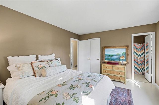 9451 Connell Drive, Overland Park, KS 66212