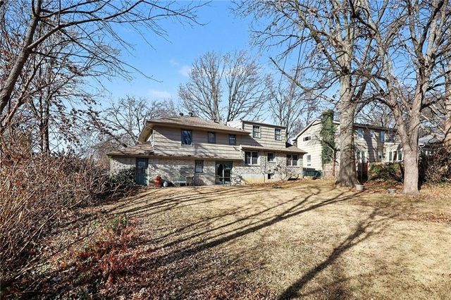 9451 Connell Drive, Overland Park, KS 66212