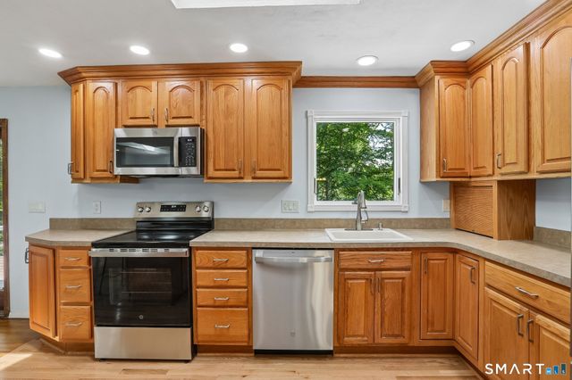 6 Sky Edge Lane, Bethel, CT 06801