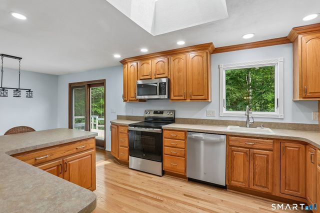 6 Sky Edge Lane, Bethel, CT 06801