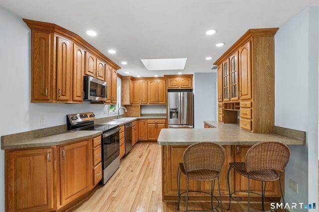6 Sky Edge Lane, Bethel, CT 06801