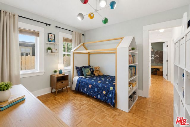 933 Walnut Avenue, Long Beach, CA 90813