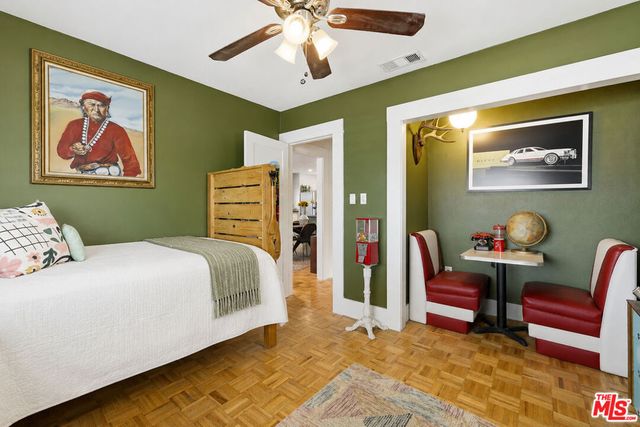 933 Walnut Avenue, Long Beach, CA 90813