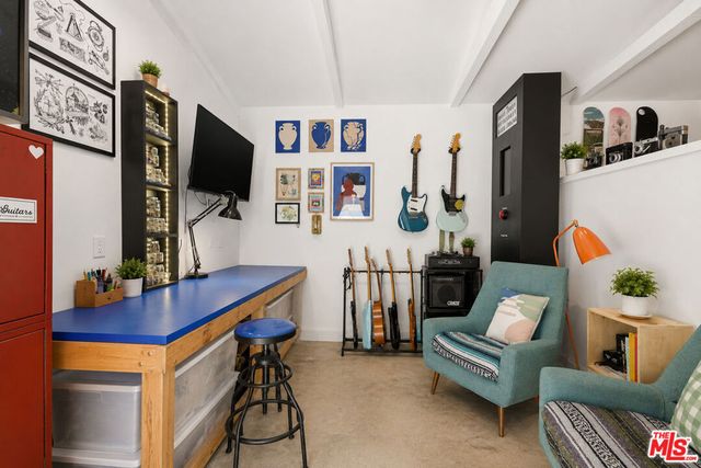 933 Walnut Avenue, Long Beach, CA 90813