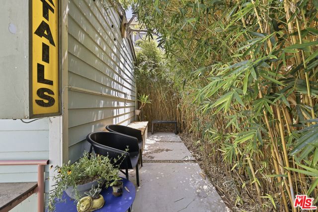 933 Walnut Avenue, Long Beach, CA 90813