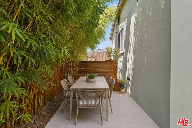 933 Walnut Avenue, Long Beach, CA 90813