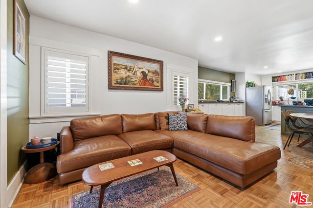 933 Walnut Avenue, Long Beach, CA 90813