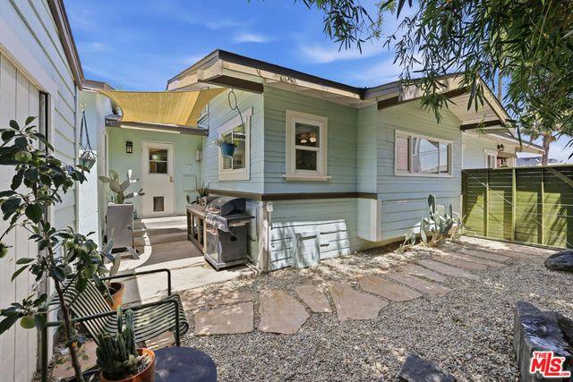 933 Walnut Avenue, Long Beach, CA 90813