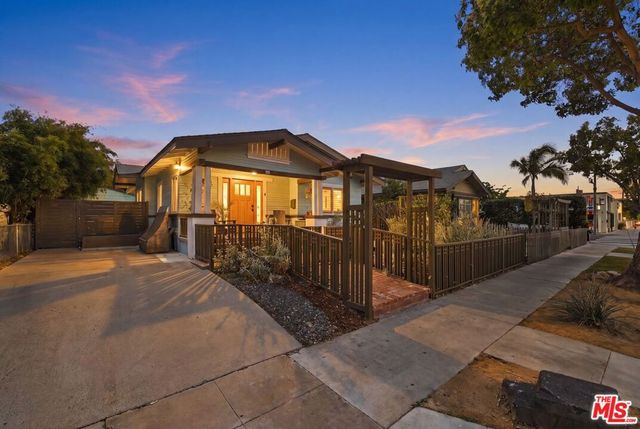933 Walnut Avenue, Long Beach, CA 90813