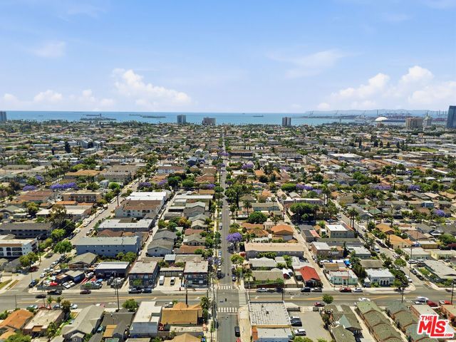 933 Walnut Avenue, Long Beach, CA 90813
