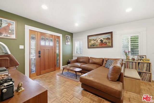 933 Walnut Avenue, Long Beach, CA 90813