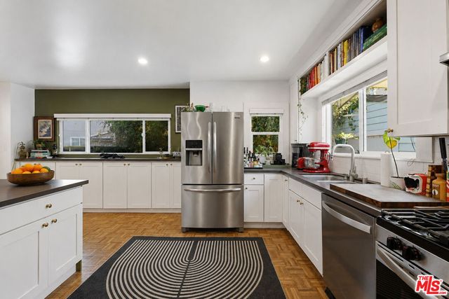 933 Walnut Avenue, Long Beach, CA 90813
