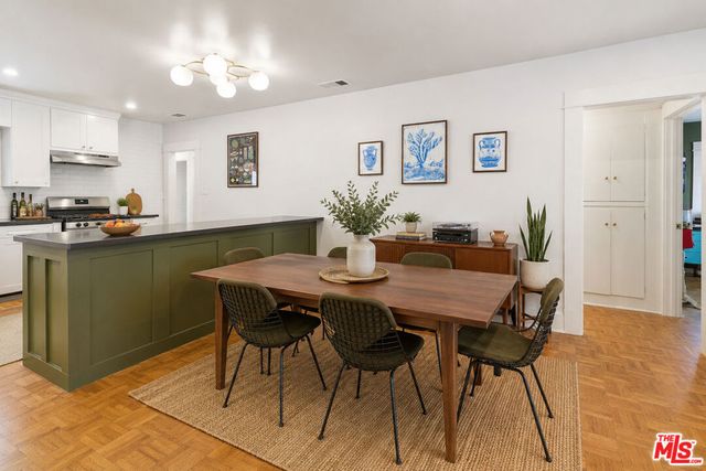933 Walnut Avenue, Long Beach, CA 90813
