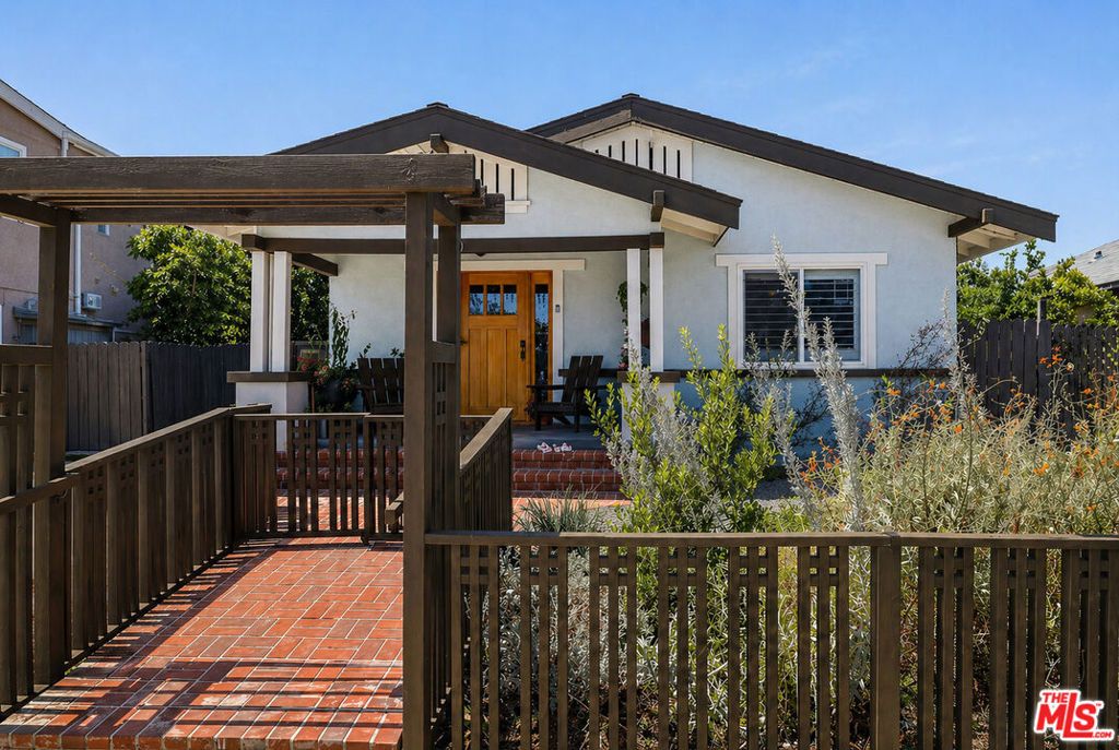 933 Walnut Avenue, Long Beach, CA 90813