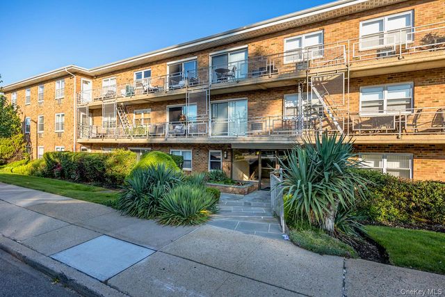 90 S Park Avenue B3, Rockville Centre, NY 11570