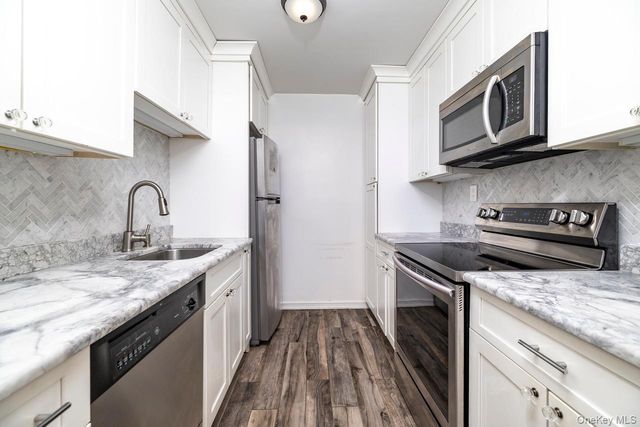 90 S Park Avenue B3, Rockville Centre, NY 11570