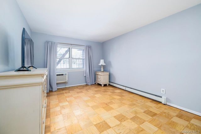 90 S Park Avenue B3, Rockville Centre, NY 11570