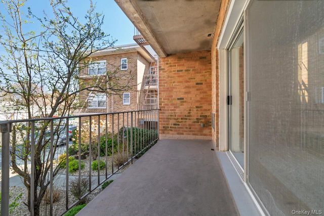 90 S Park Avenue B3, Rockville Centre, NY 11570